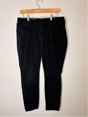 Universal Thread Womens 14/32 Short Mid Rise Curvy Skinny Black Stretch Jeans